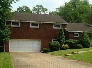 81 Sprucewood Dr, Bethel Park, PA 15102