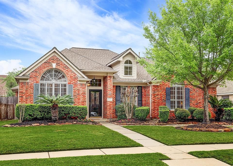 BEAUTIFUL One Story home with a POOL in Copperfield Westcreek!