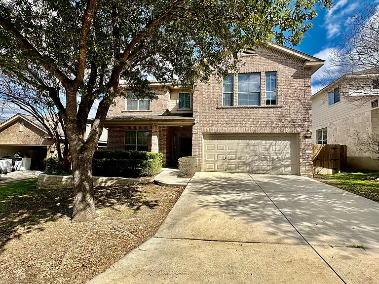 786 San Mateo — Photo 3
