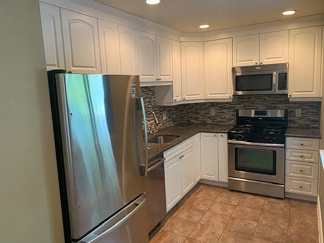 16 Greenbriar Dr — Photo 8