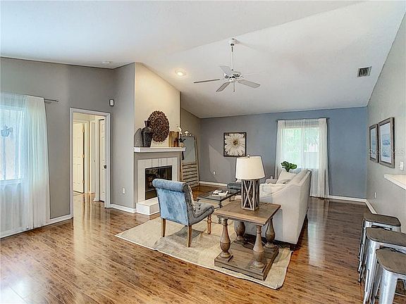 5th image of 3132 Shoreline Dr
