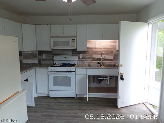 2nd image of 1215 E Farwell St
