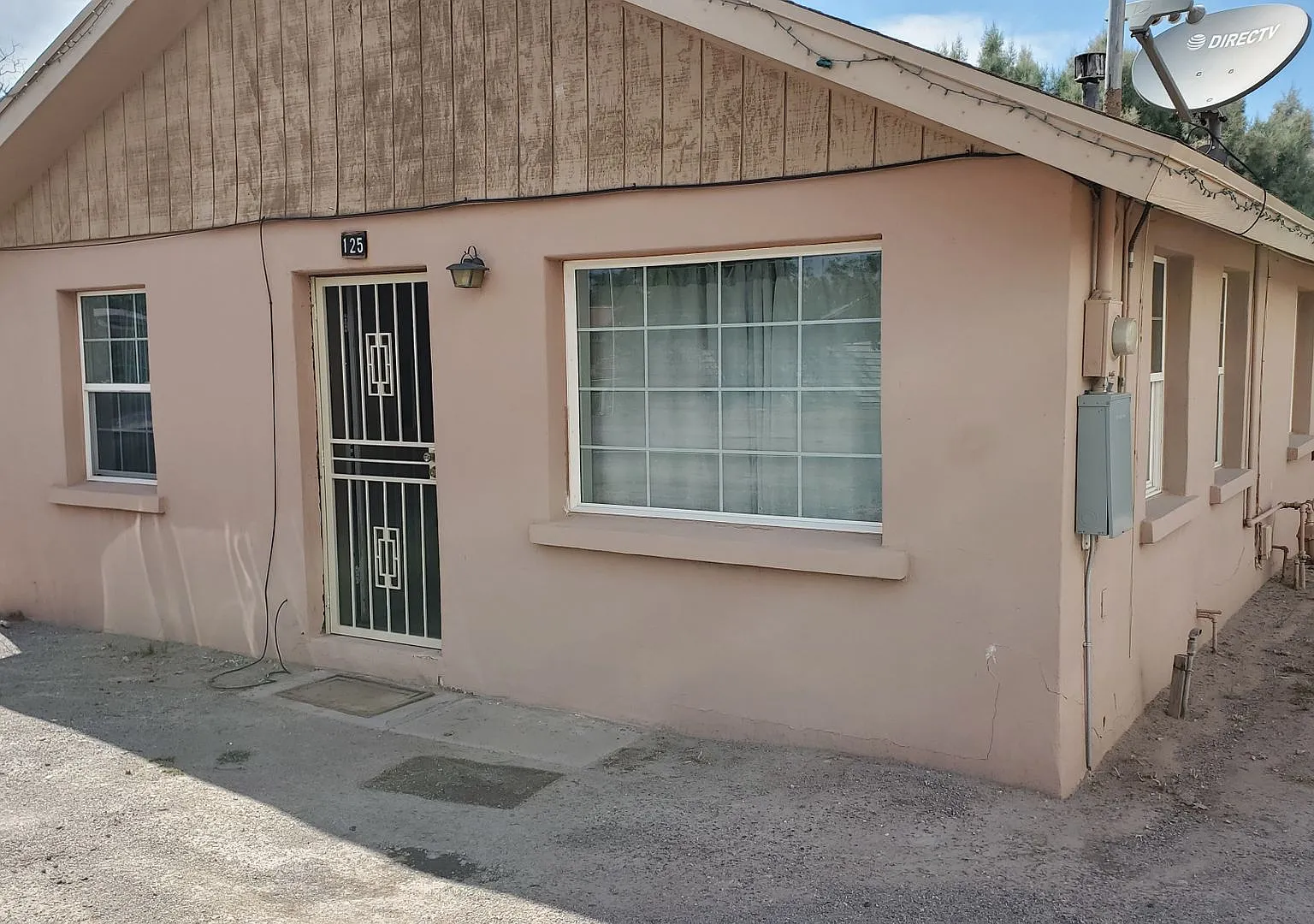 2 bedroom, 1 bath Home! — Photo 2