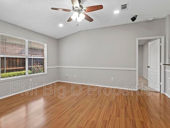 5th image of 909 Elizabeth Dr