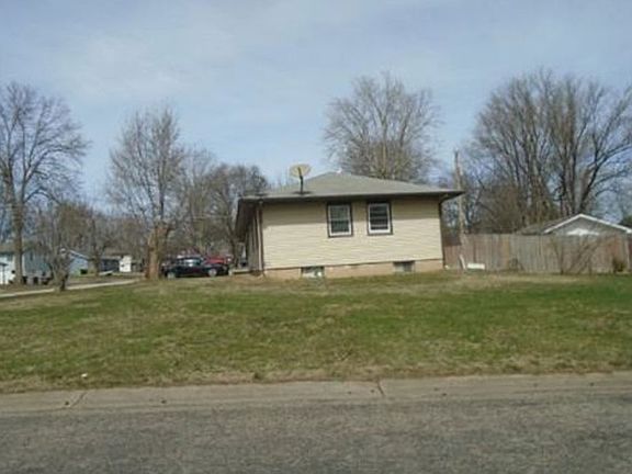 3rd image of 2401 Hillside Dr