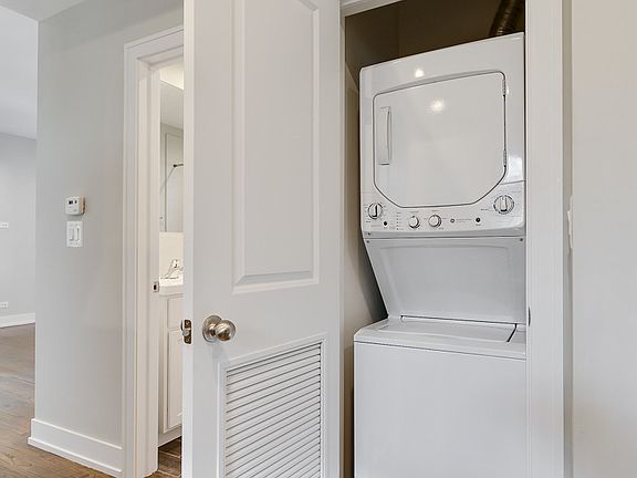4th image of 354 W Dickens Ave #2107-2