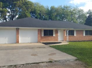 701 E Peach St, Angleton, TX 77515