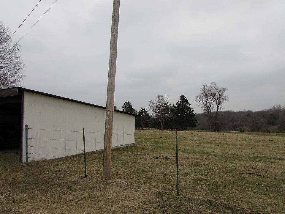2nd image of 307 Deer Ln