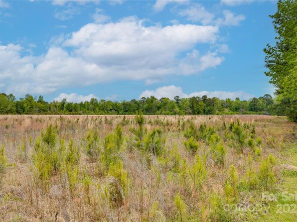 4749 Draughon Rd, Fayetteville, NC 28312