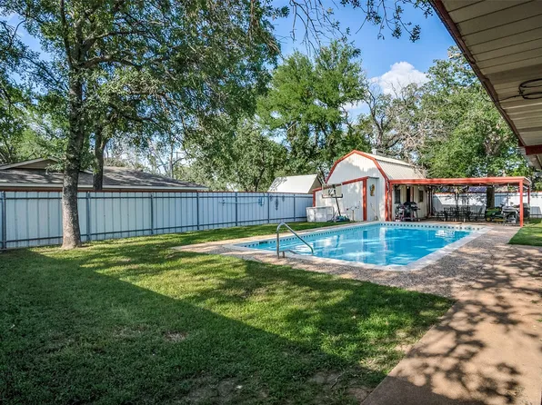 1102 Cactus St, Mineral Wells, TX 76067