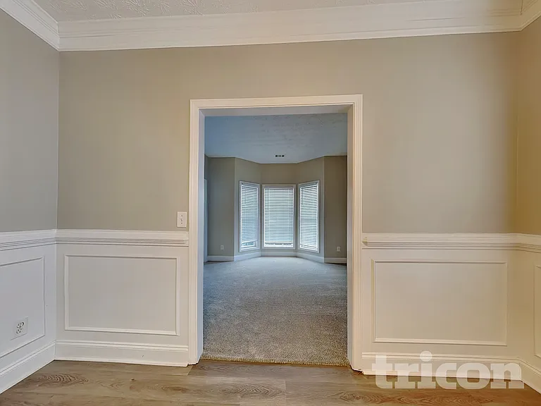 417 Carrie Ct — Photo 4