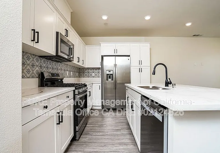30383 Town Square Dr — Photo 2
