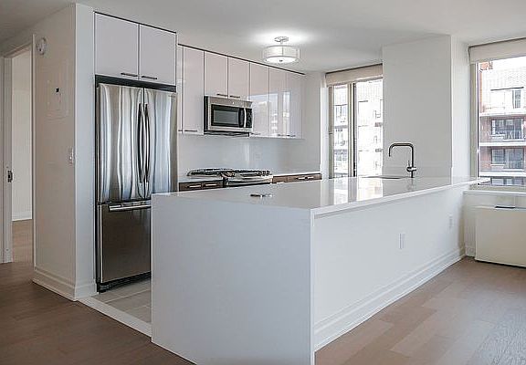 4th image of 240 E 86th St APT 19H