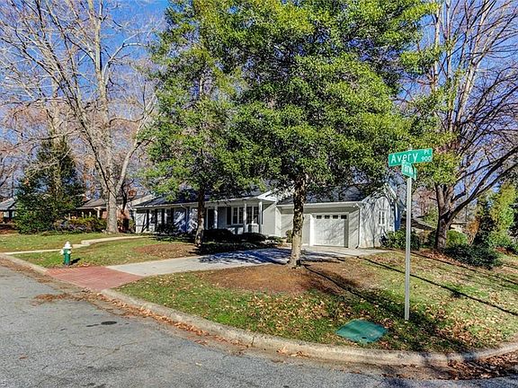 4th image of 900 Avery Pl