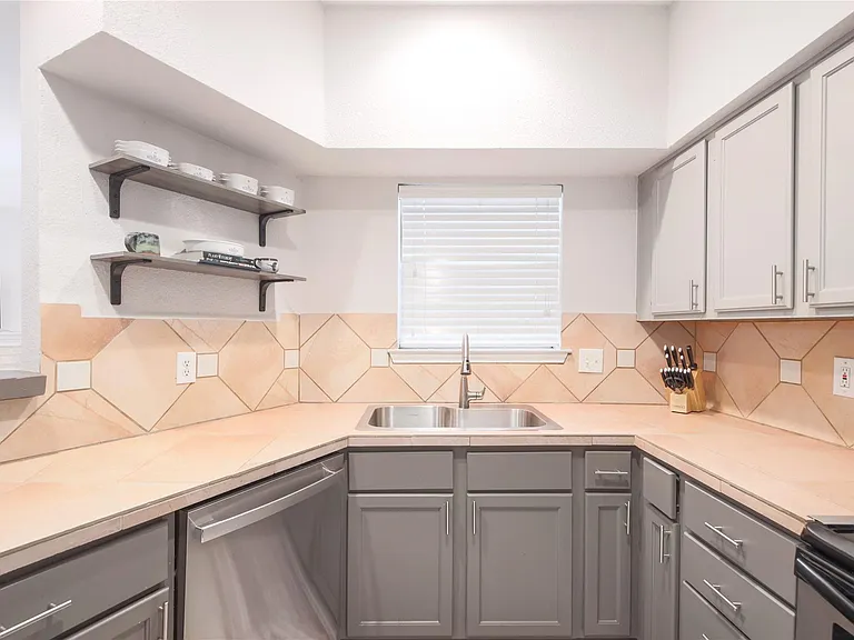 2450 Wickersham Ln #M1311 — Photo 2