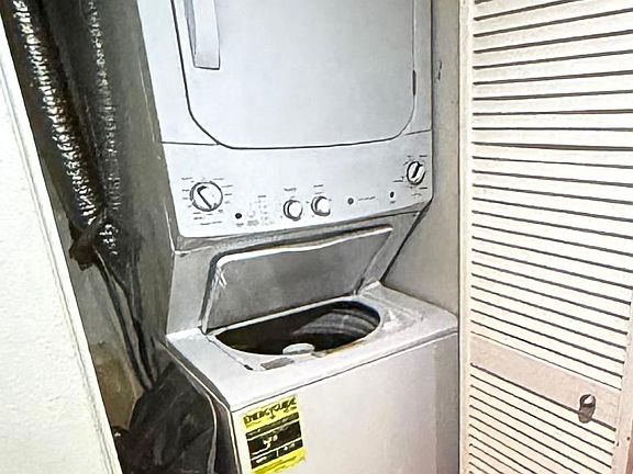 4th image of 1970 Columbia St Unit 309