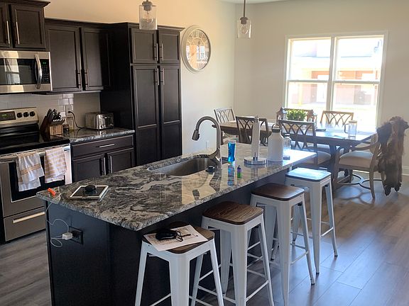 3rd image of 1022 Creek Way