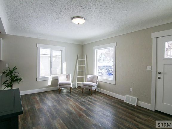 4th image of 431 E 14th St