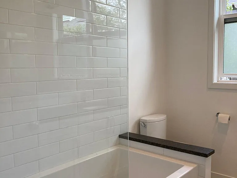 Main Bath Shower/Tub