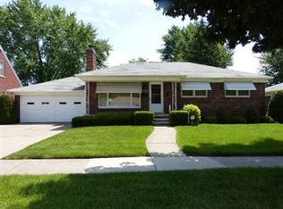 21814 Elmwood Ave, Eastpointe, MI