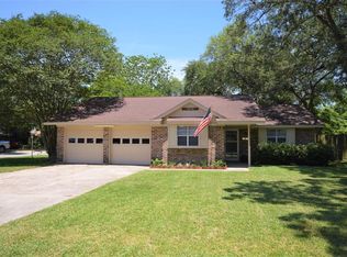 1876 Aspen Ln, Seabrook, TX 77586