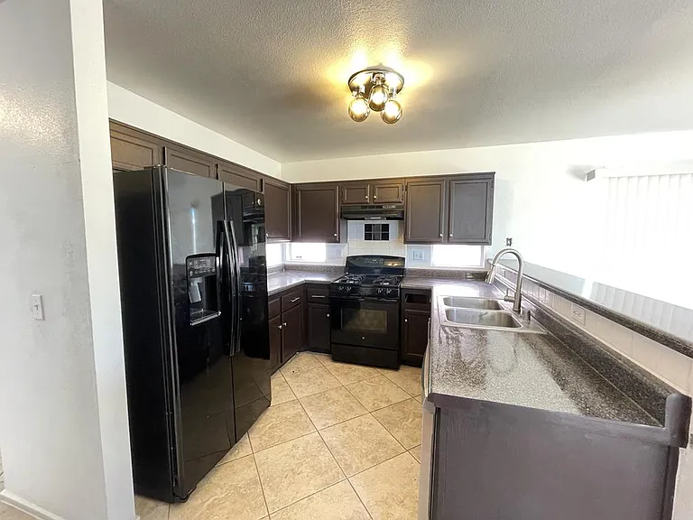 5730 Coleridge Way — Photo 11