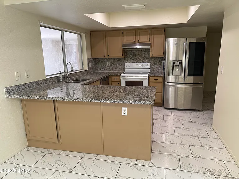4731 W Paradise Ln — Photo 2