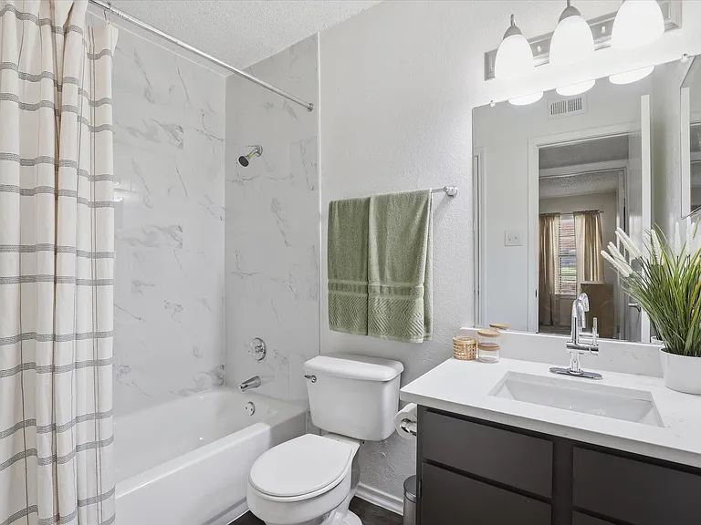1BR, 1BA - 671SF Upgraded