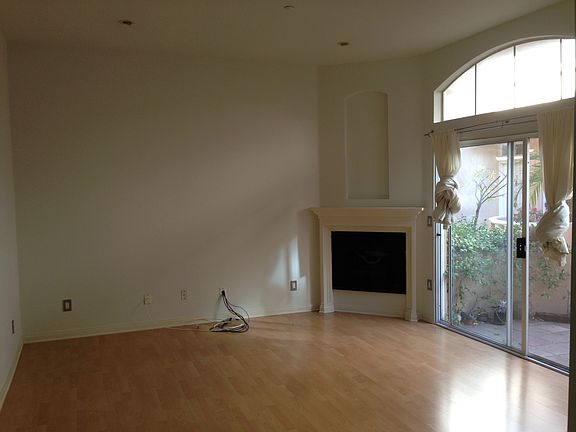 4th image of 11112 La Maida St Unit 10