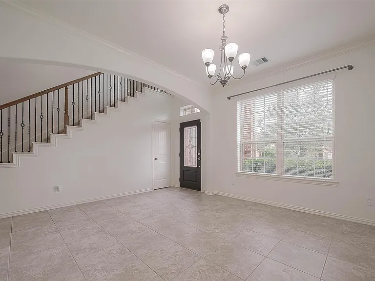 2261 Oak Circle Dr N — Photo 9