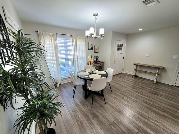 4th image of 23685 Sweetbriar Ct