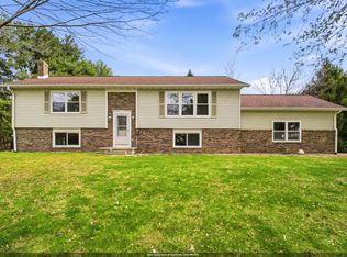 5588 E Brown Rd, Little Suamico, WI 54141
