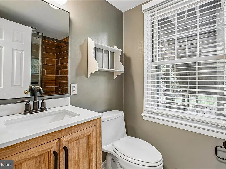 1710 Chesterford Way — Photo 54