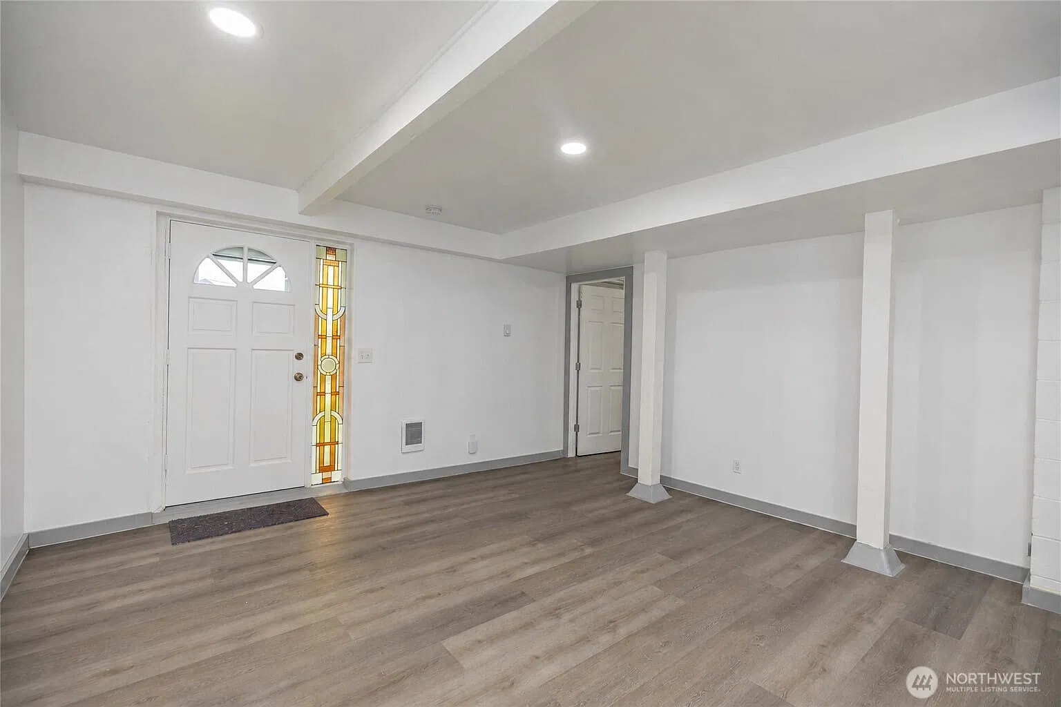 3 bed, 1.0 bath, 1200 sqft, $2,375 — Photo 2