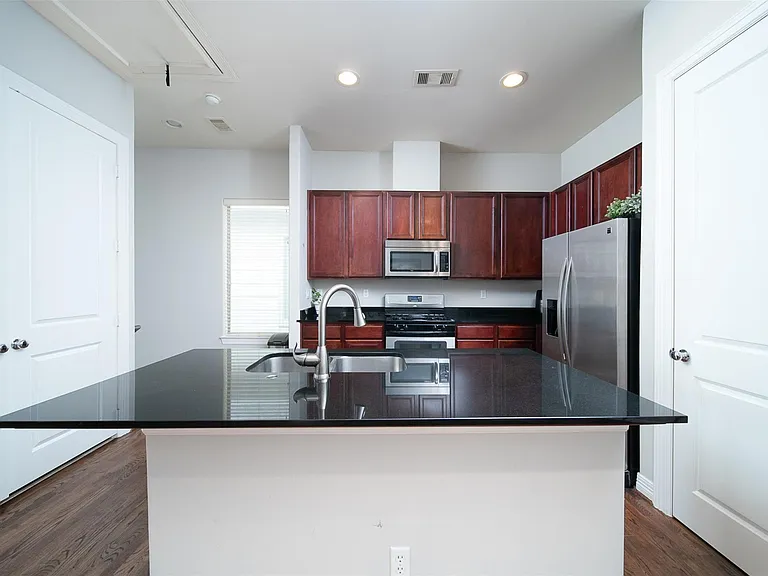 3848 Center St — Photo 11