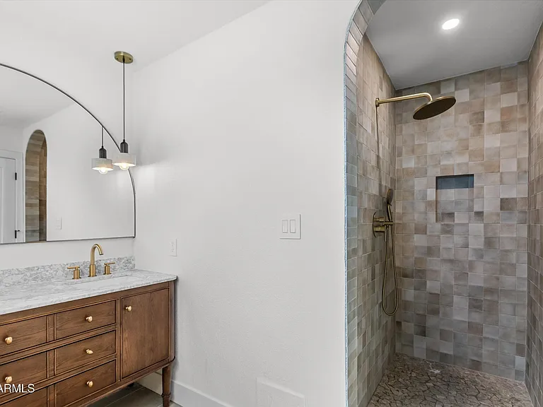 543 W 17th St — Photo 20
