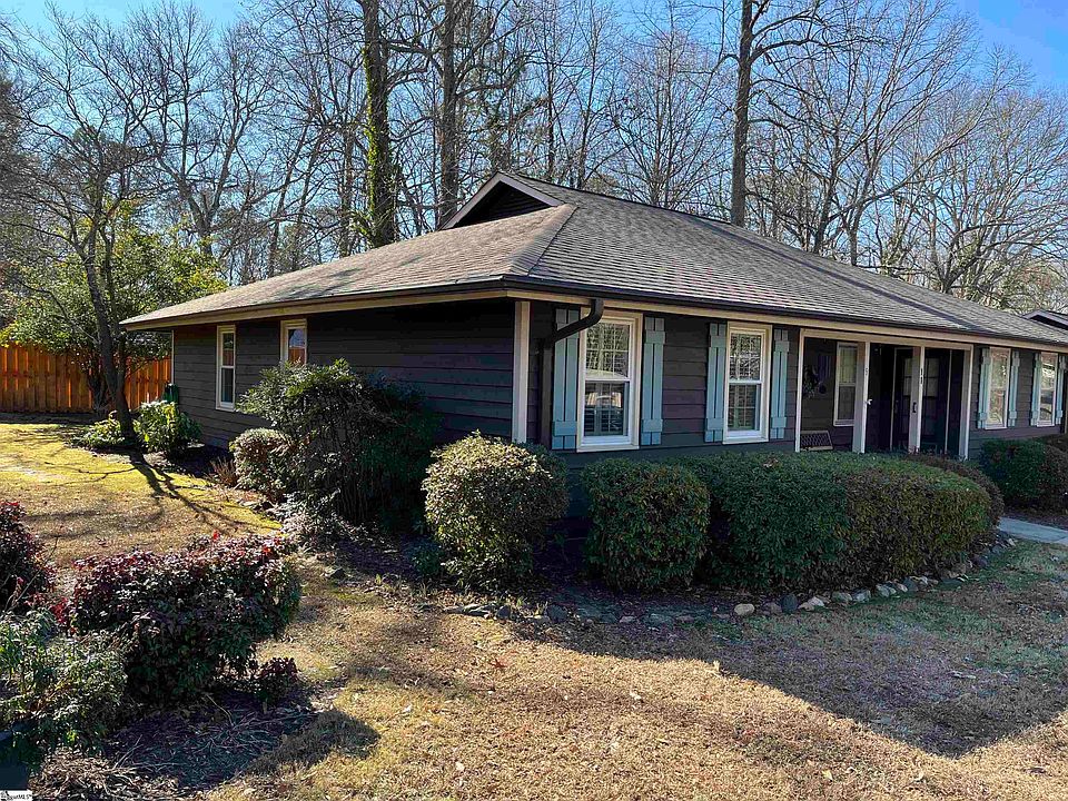 1st image of 9 Oakwood Dr