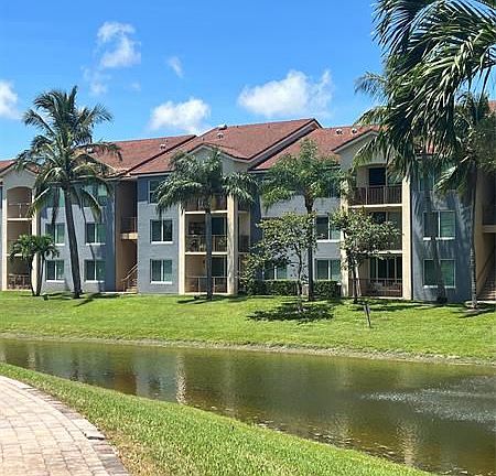2nd image of 903 Villa Cir #903