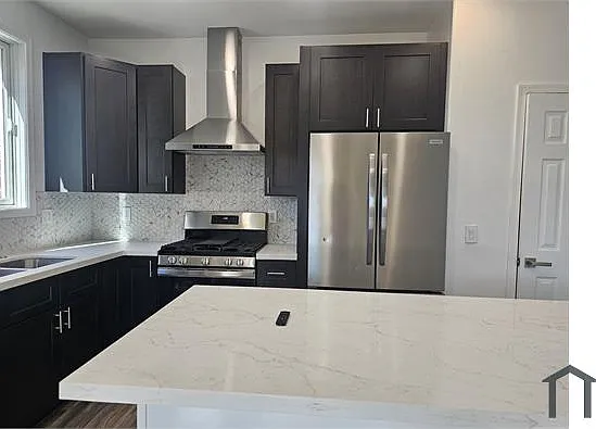 6 bed, 2548 sqft, $3,800 — Photo 3