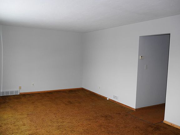 4th image of 4898-4896 E 97th St #4898