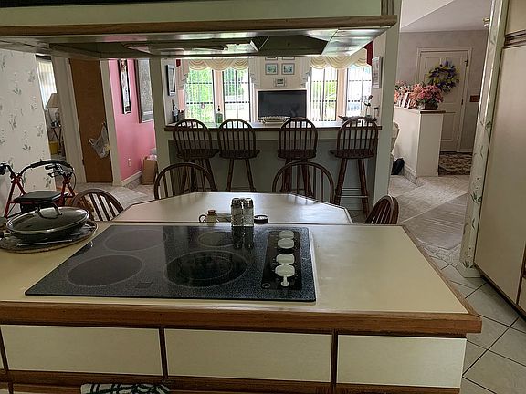 Kitchen & Dinette