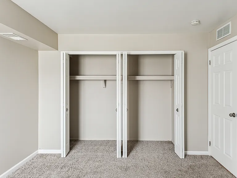 Pointe West Apartments — Photo 65