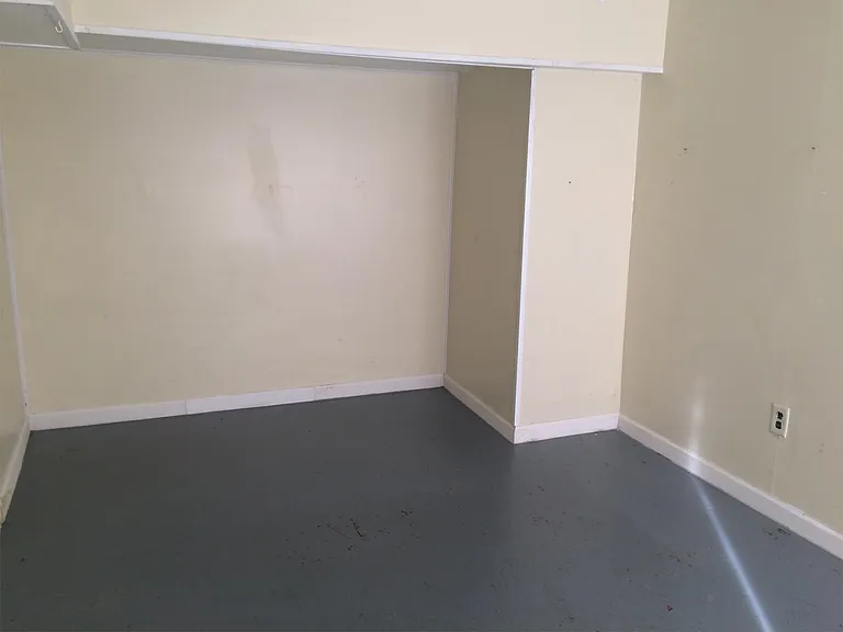 3031 University Ave — Photo 2