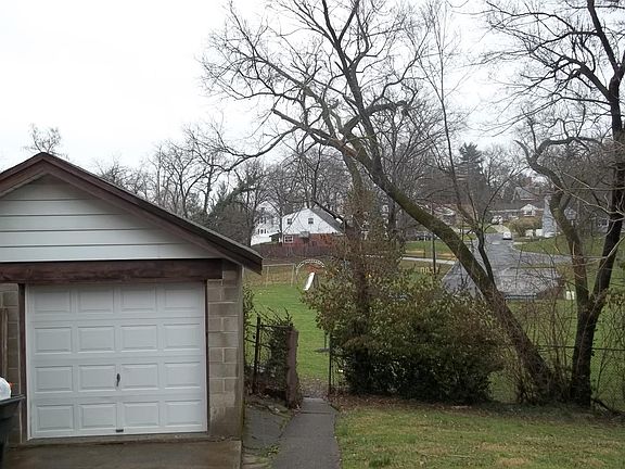 3rd image of 2596 Laura Ln