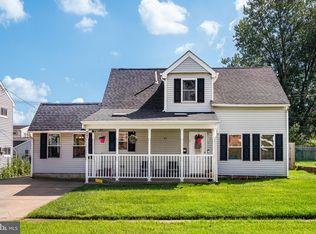 27 Arbor Ln, Levittown, PA 19055