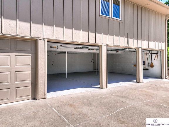 4th image of 2036 S 141st Cir