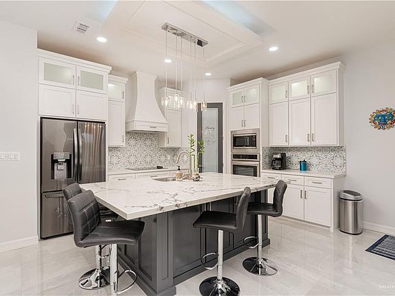 5th image of 5813 Pelican Ave