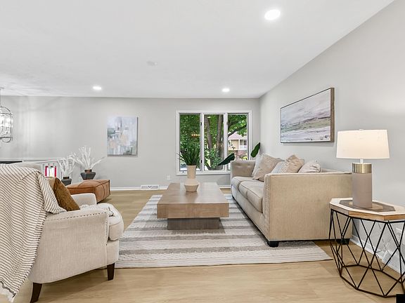 3rd image of 14435 Weir Cir