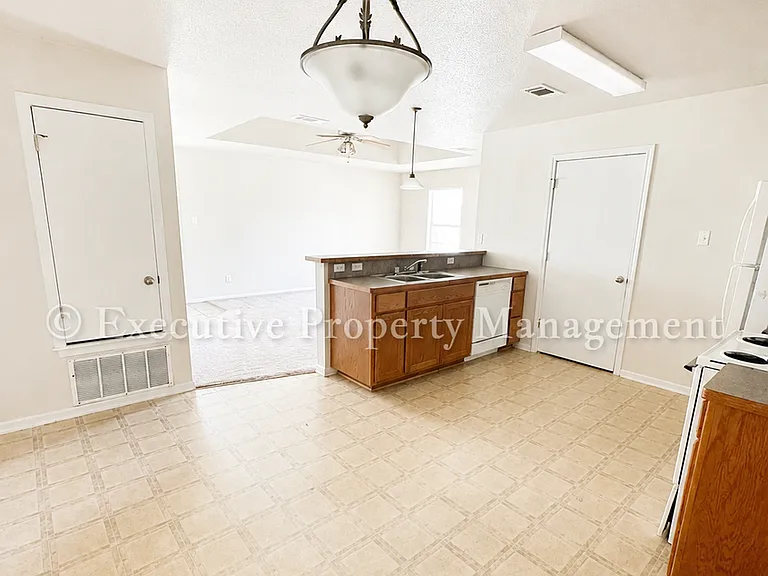 208 Janelle Dr — Photo 9