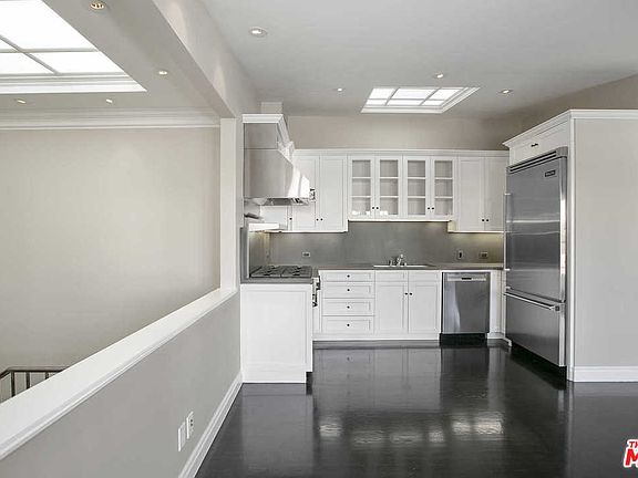 3rd image of 9601 Charleville APT 22